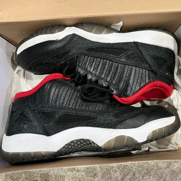 EXTREMELY RARE AIR JORDAN 11 RETRO men’s 9.5
